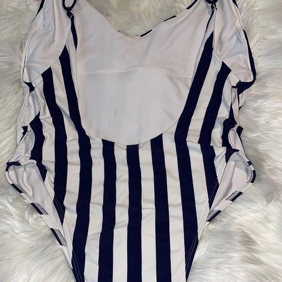 Aerie striped swimsuit - Picture 5 of 6